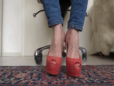 31414 - Sling back high heels peep toes in closeup